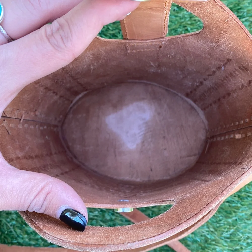 Handmade Tooled Flower Leather Bucket Bag - Picture 9 of 16